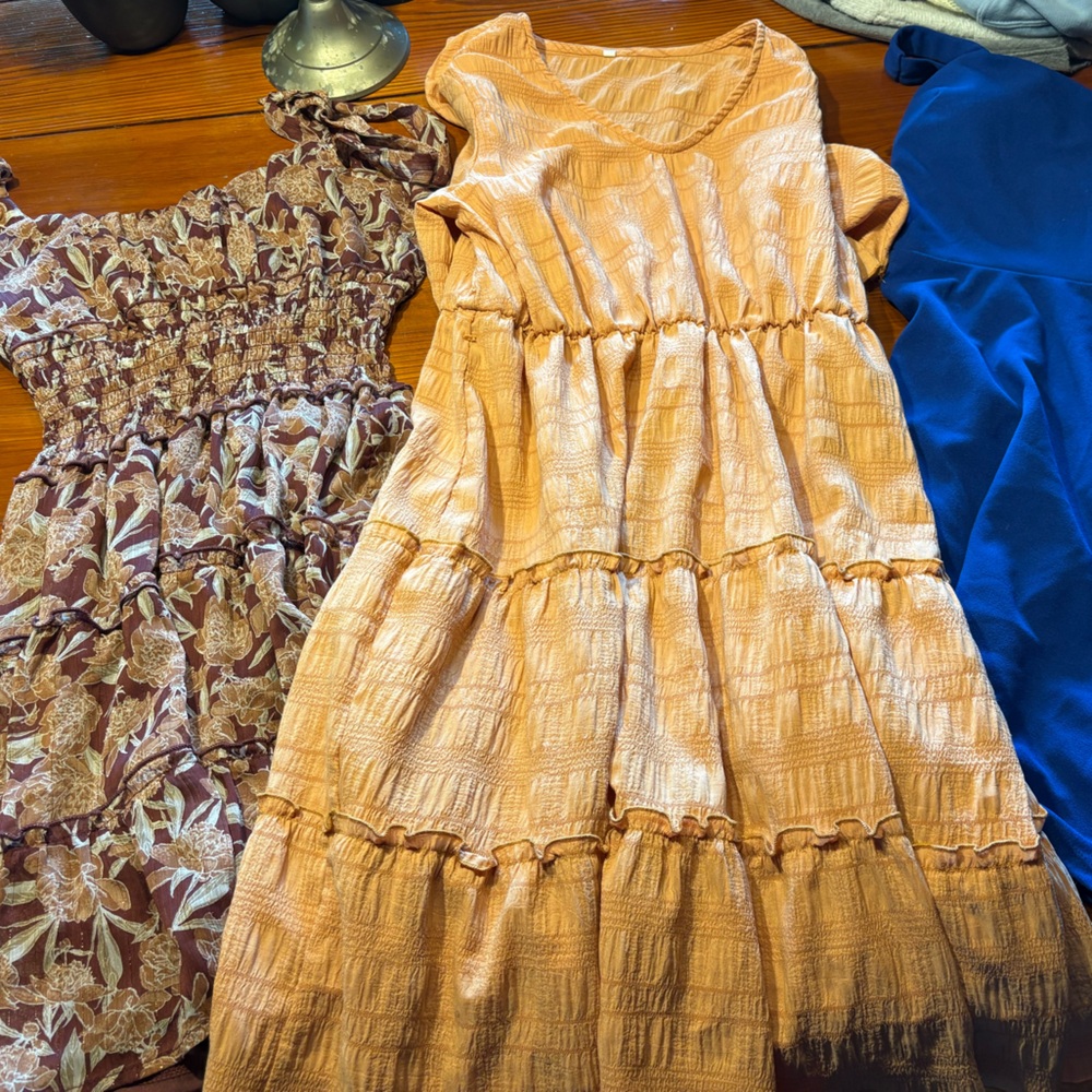 3 nice dresses: Chic Peach Ruffled Mini Dress